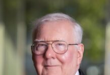 A headshot of Attorney Robert Morris.